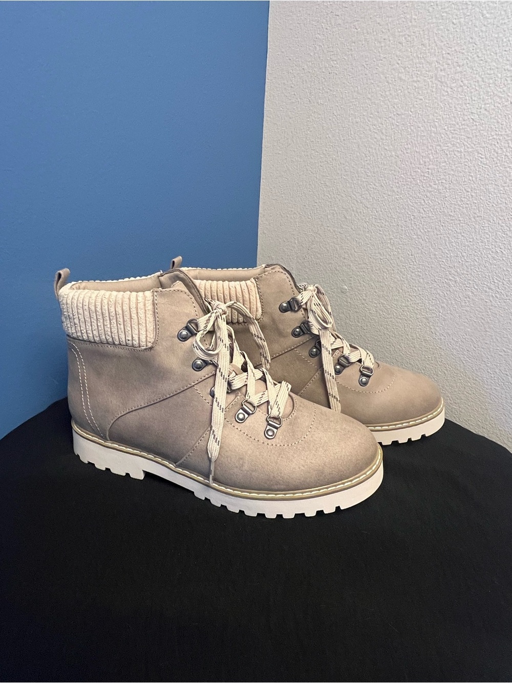 Cliffs by White Mountain Camille Tan Lace-up Booties Women’s Size 10M NWT